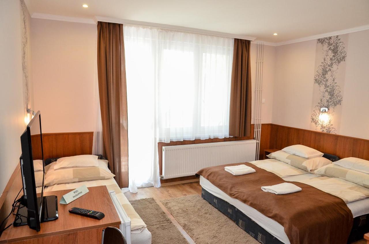 Media Panzio Es Apartmanhaz Pensjonat