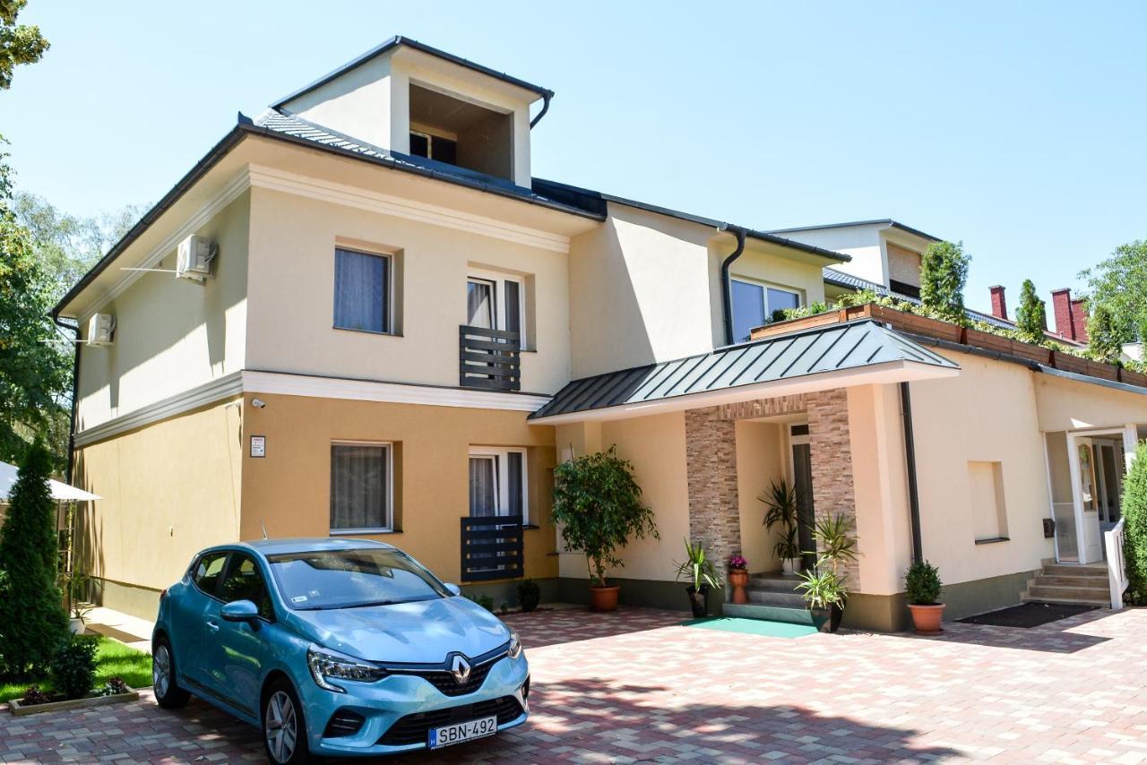 Media Panzio Es Apartmanhaz Pensjonat 3*