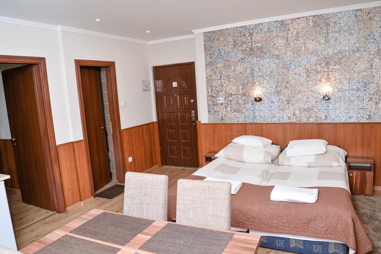 Guest house Media Panzio Es Apartmanhaz