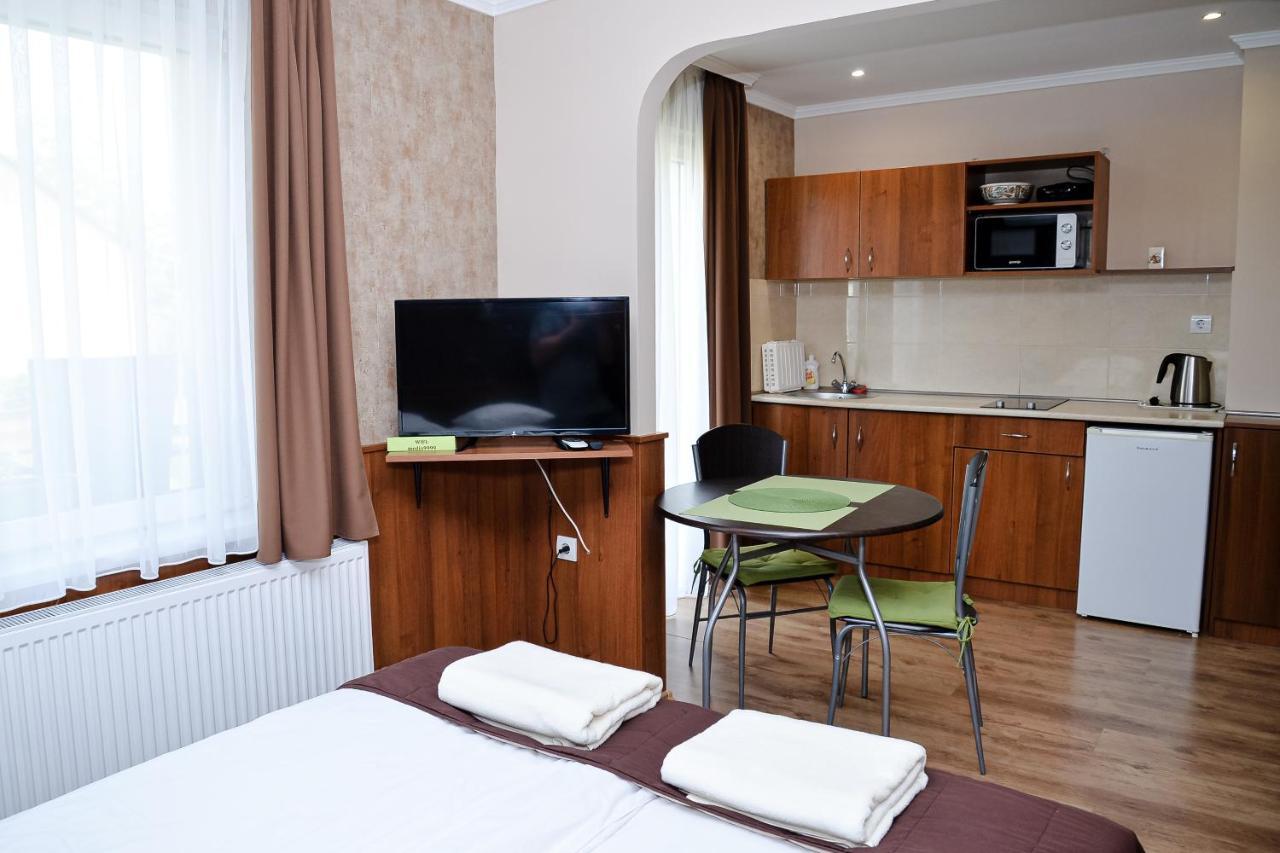 Guest house Media Panzio Es Apartmanhaz
