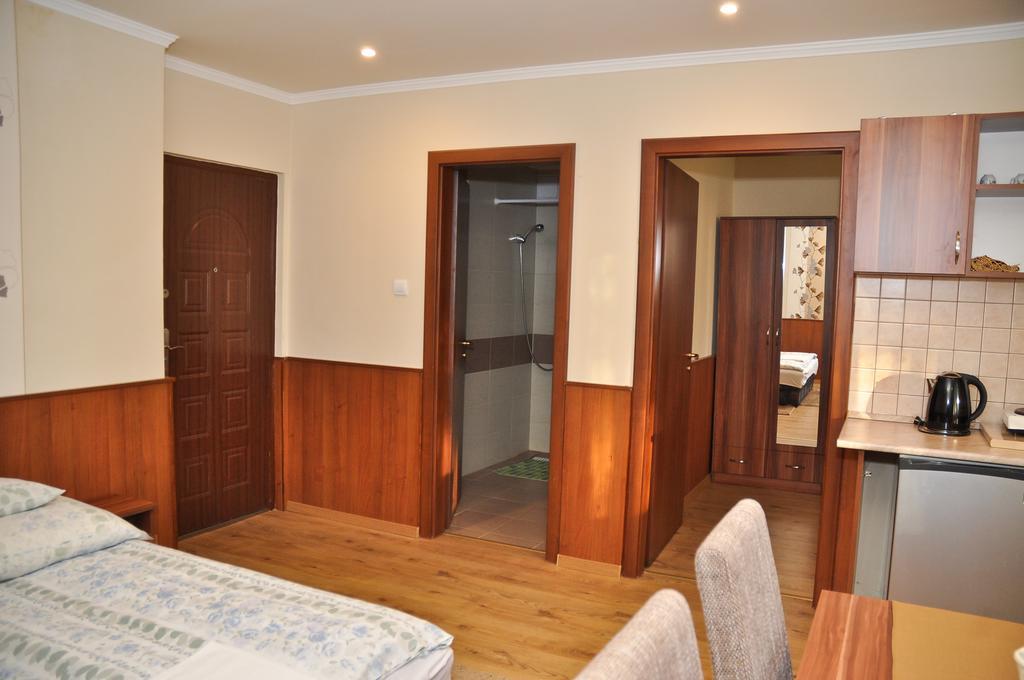 Media Panzio Es Apartmanhaz 3*