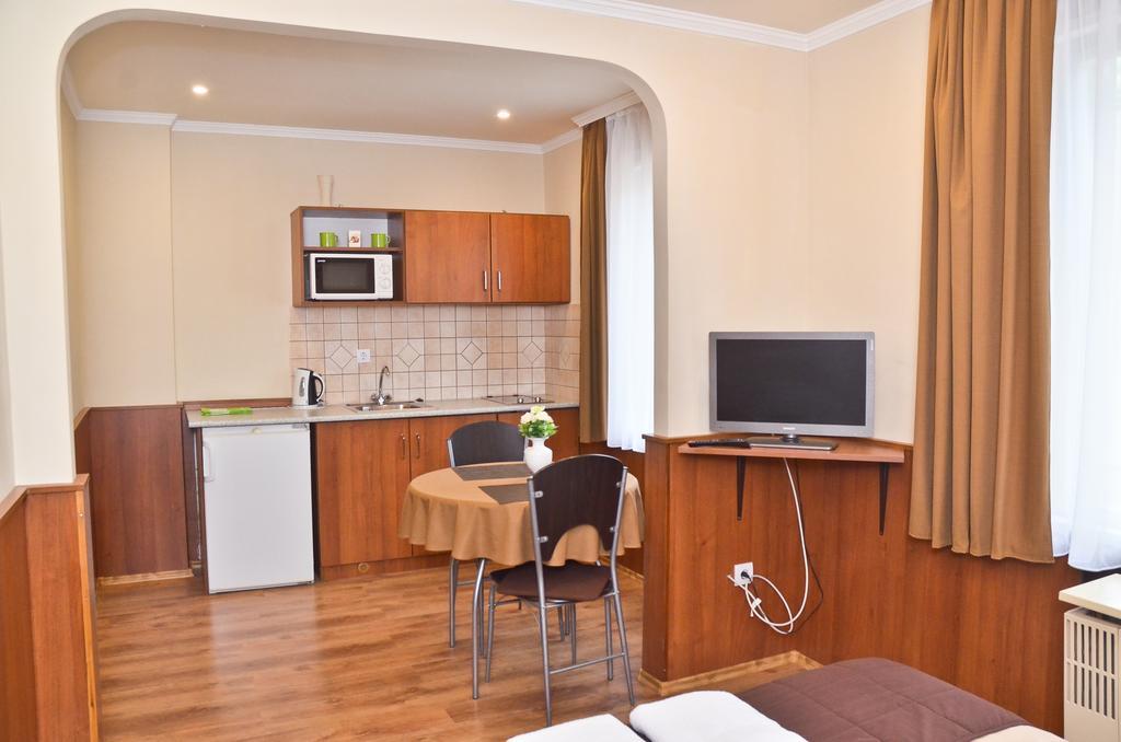 Media Panzio Es Apartmanhaz Pensjonat 3*