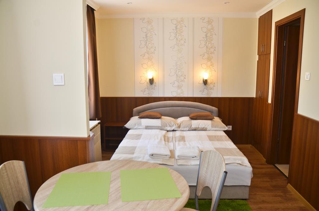 Media Panzio Es Apartmanhaz Pensjonat 3*
